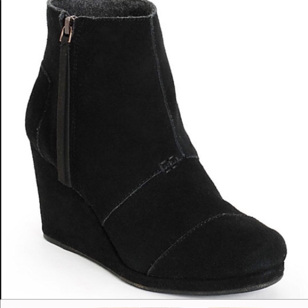 Toms size 7 black suede wedge booties